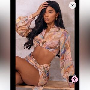 NWT PrettyLittleThing Sand Marble Printed Twist Front Balloon Sleeve Crop Top